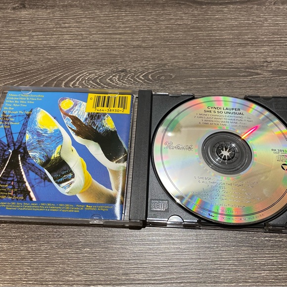 VINTAGE CYNDI LAUPER She’s So Unusual Music CD - Picture 3 of 4